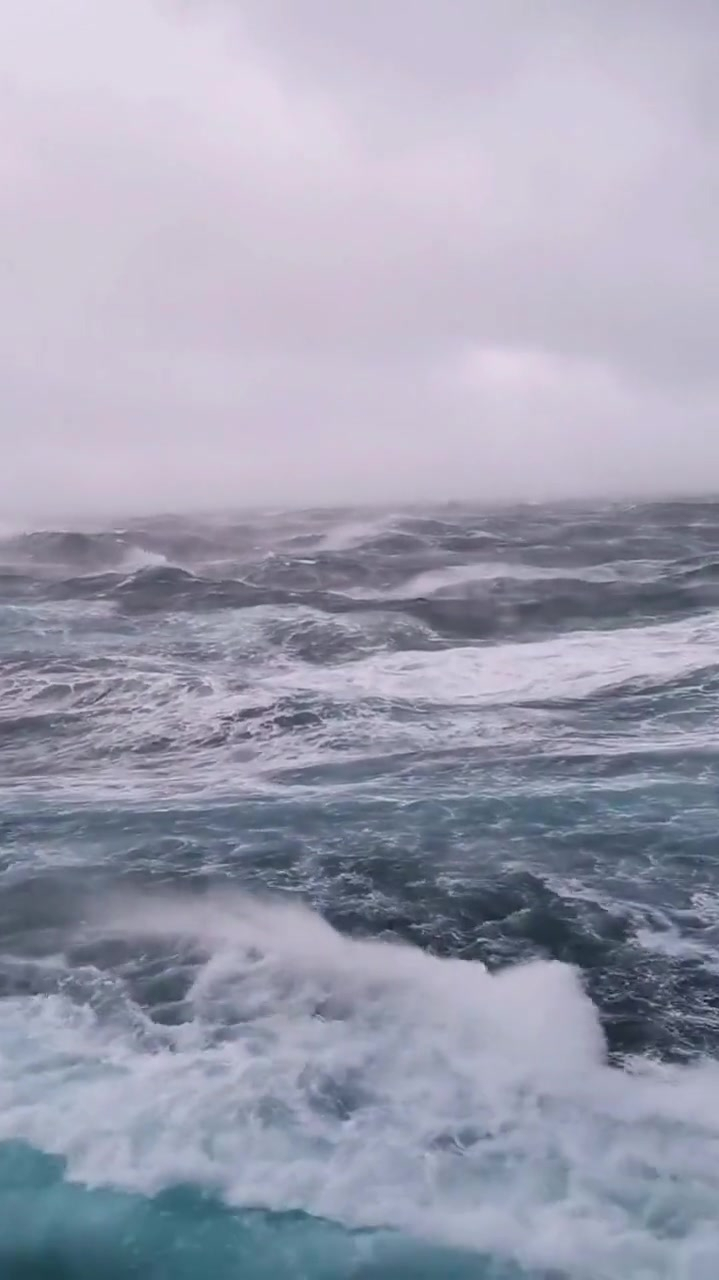 神秘又恐惧的百慕大三角海域船舶禁区狂风巨浪海水都是黑色的