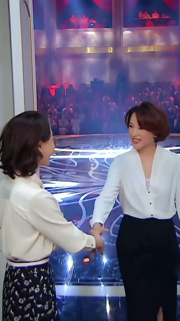 陈数董卿咏梅同框大概这就是岁月从不败美人吧