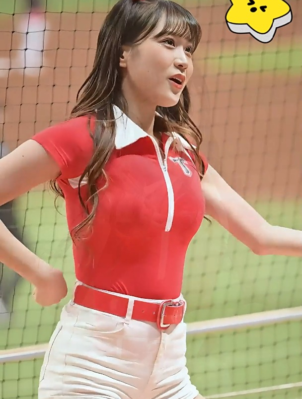 韩国的足球宝贝真的是太美了!这眼神能记一辈子 可爱萌妹