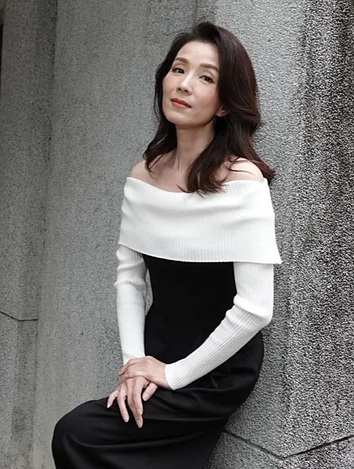 18岁叶全真"一脱成名",并驾齐驱玩弄9男,假戏真做成龙!