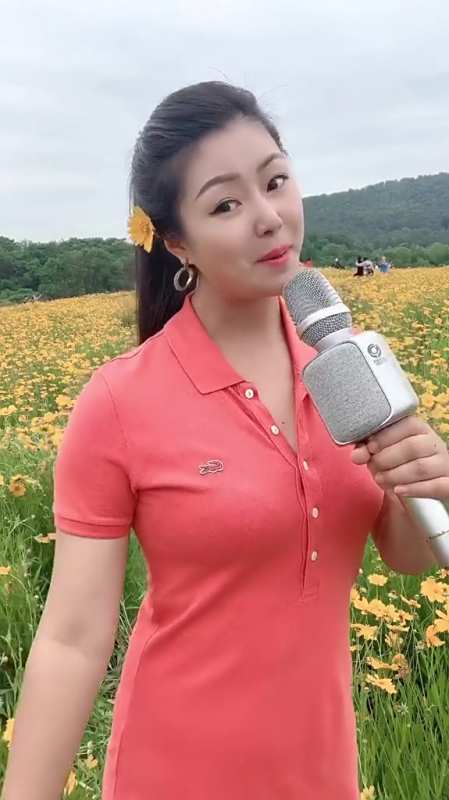 美女罗娇户外直播唱歌,欢迎观看-度小视