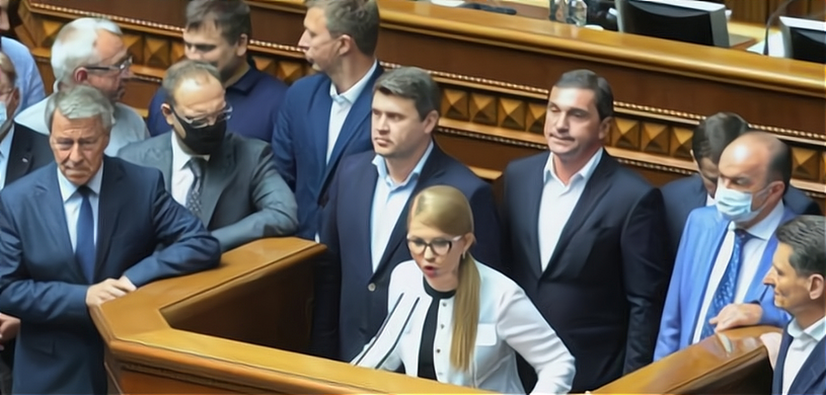 近日,乌克兰前美女总理季莫申科在最高拉达大放狠话,指责泽连斯基出卖