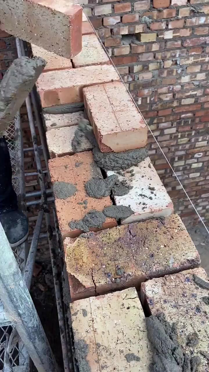 工人说他这是三一砌砖法,有没有懂行的师傅,帮忙给看看