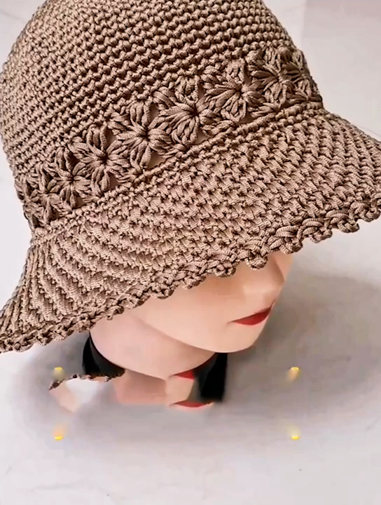 时尚漂亮的夏季钩针清凉帽,非常简单,容易编织,不妨用拉菲草
