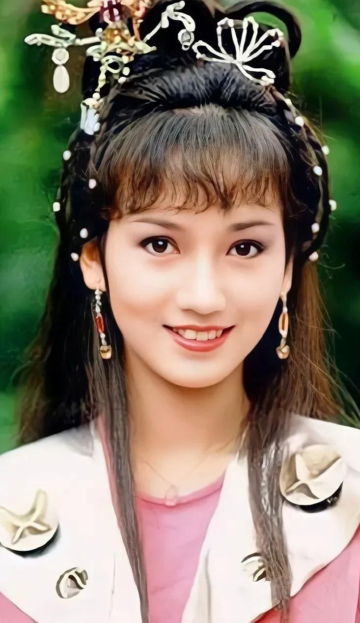 赵雅芝,1954年出生香港九龙,祖籍河南开封市,看看她年轻的颜值