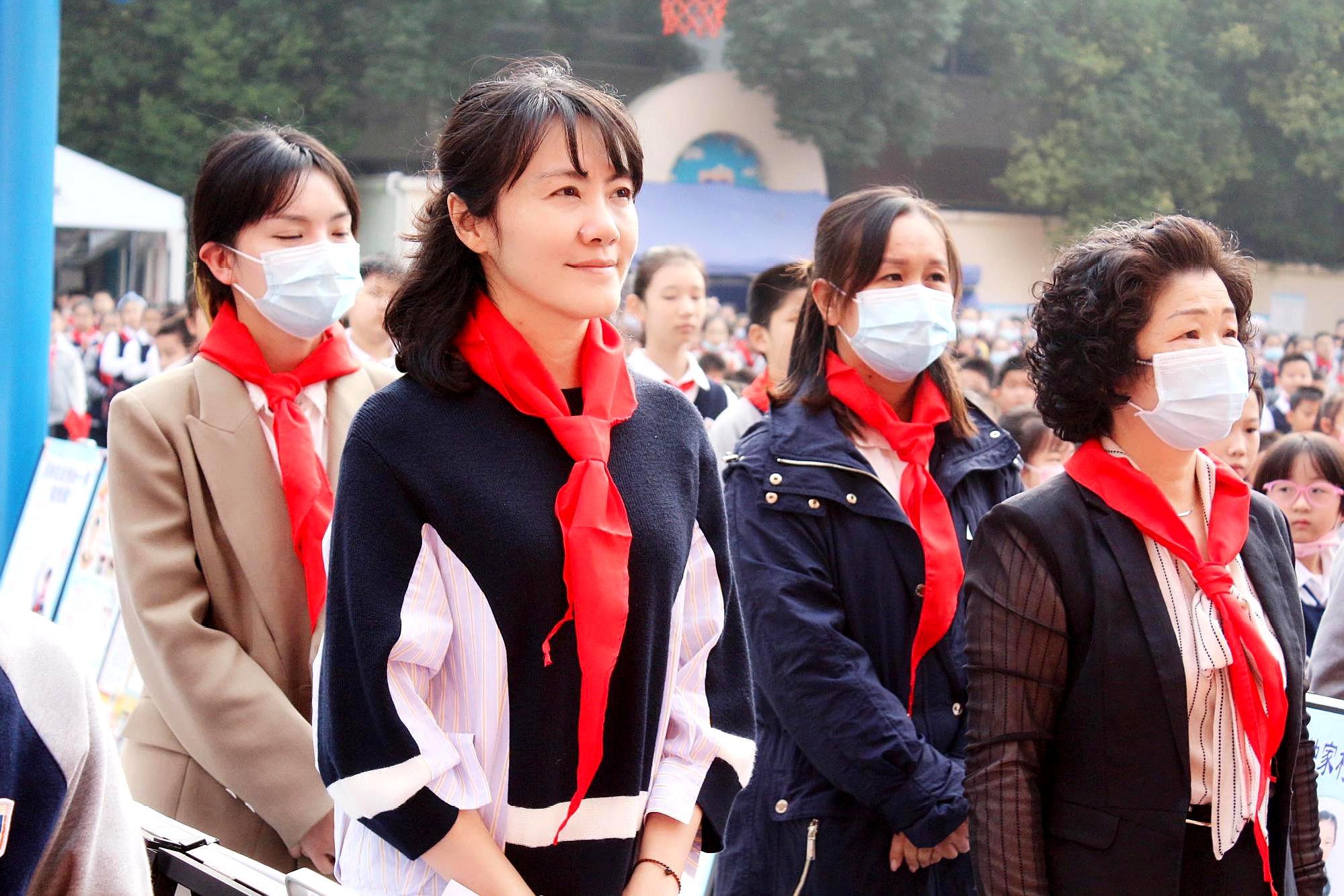 武汉市钟家村寄宿小学,海选少先队干部,网络上展示自我