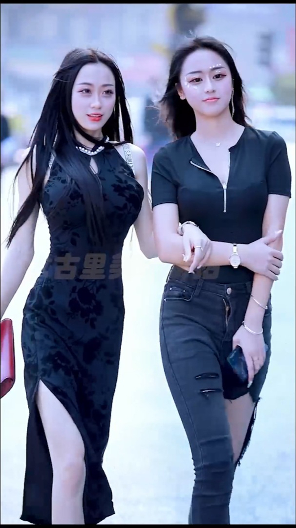 街拍:一对颜值很高的闺蜜
