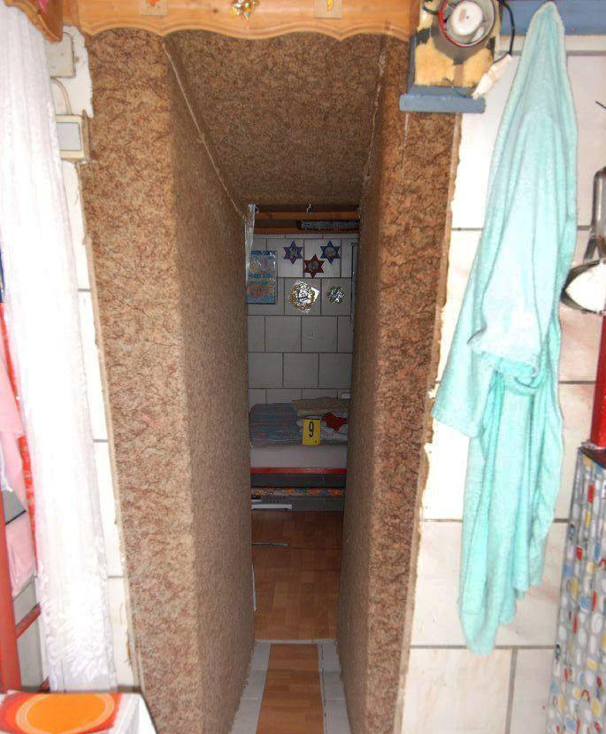 2008年,奥地利侵犯案,父亲囚禁亲生女儿24年,并与她生下7孩