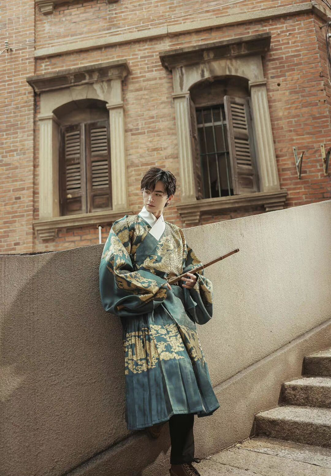 有一种时尚叫"男生穿汉服",本以为会"娘",结果却被帅到了