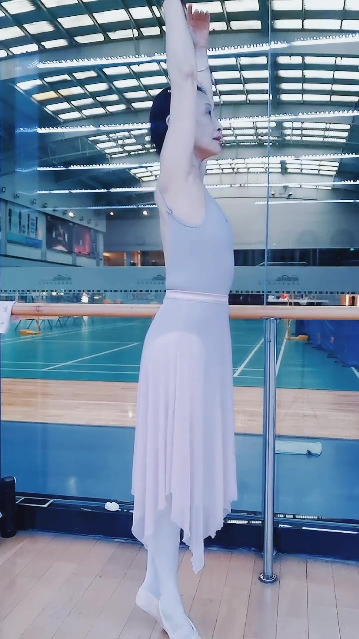 芭蕾形体课自拍实况把杆蹲组合