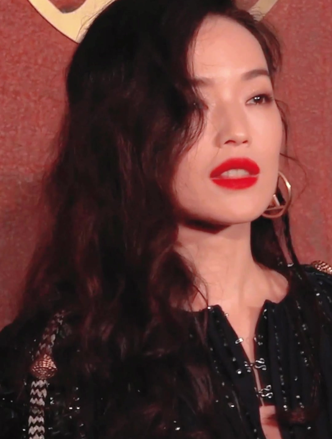 这个氛围感,姐真的拿捏得死死的,复古港风的舒淇