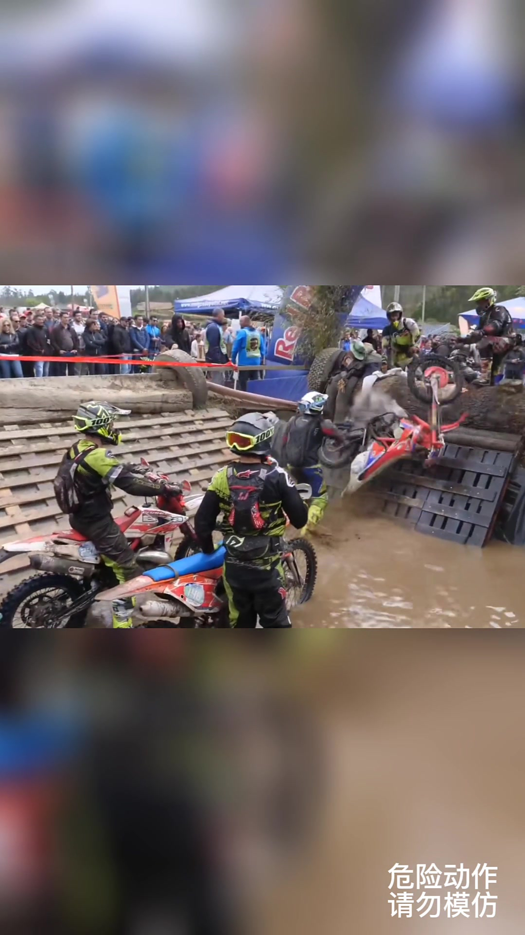 水潭摩托车越野翻车场面「2」