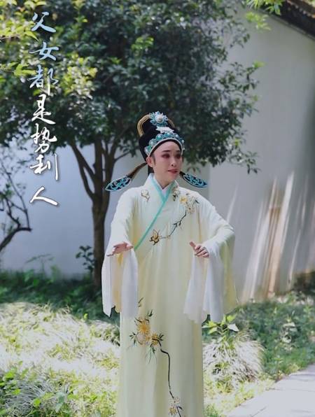 血手印61花园会感觉再不出现大家要把我忘光了