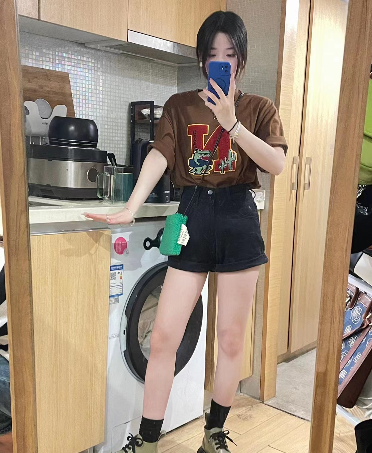 卡其色短袖配什么颜色裤子