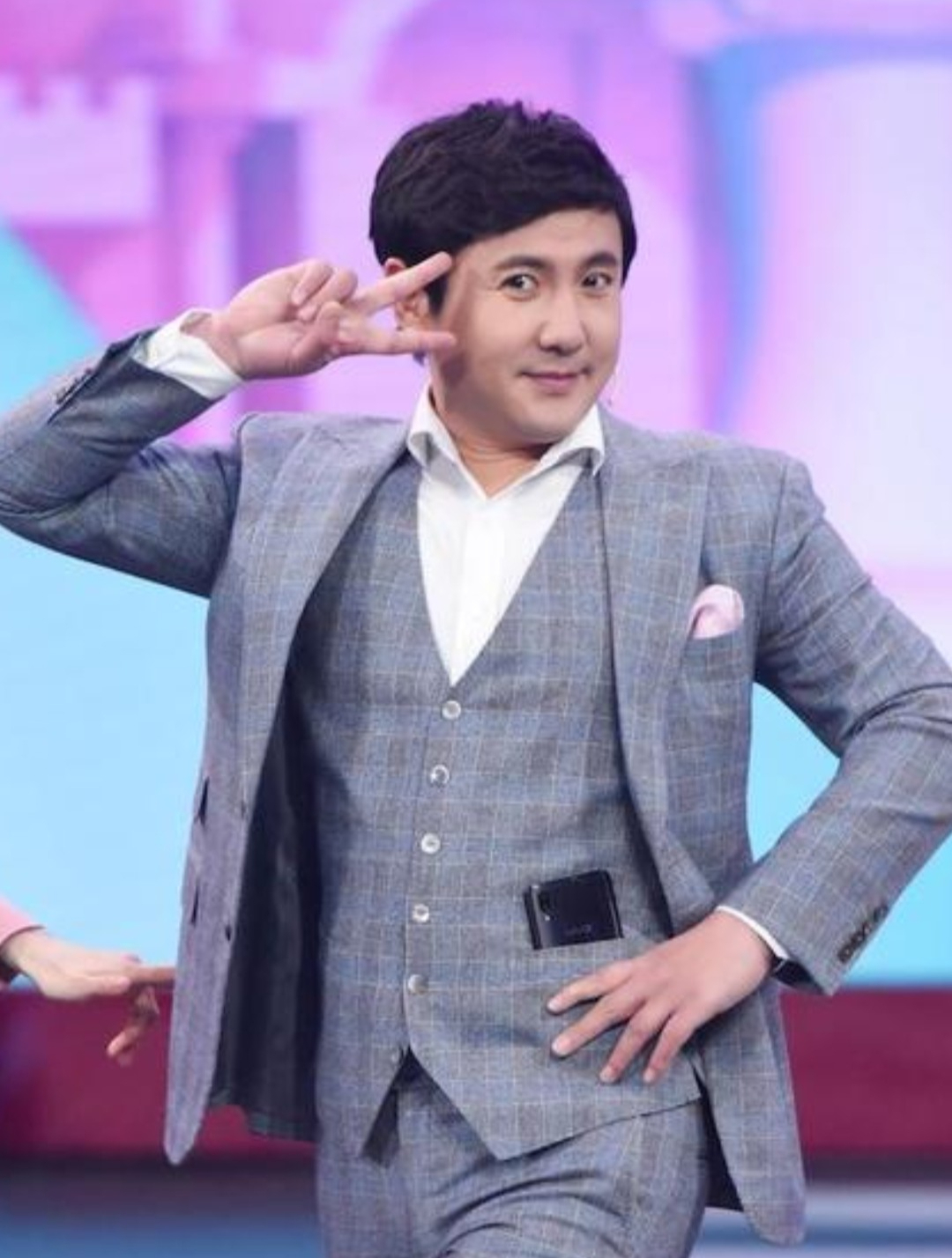 沈腾想上快乐大本营,给谢娜发信息,谢娜的秒回笑翻在场众人-度小视