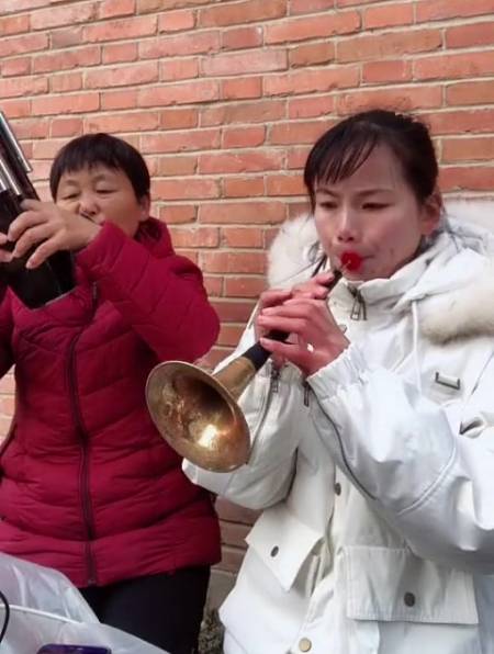 民间唢呐世家演奏经典老歌渴望