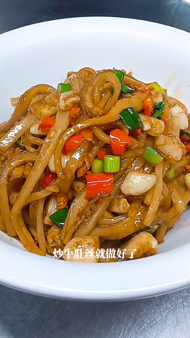 一道好吃下饭还开胃的酸萝卜炒牛肚丝