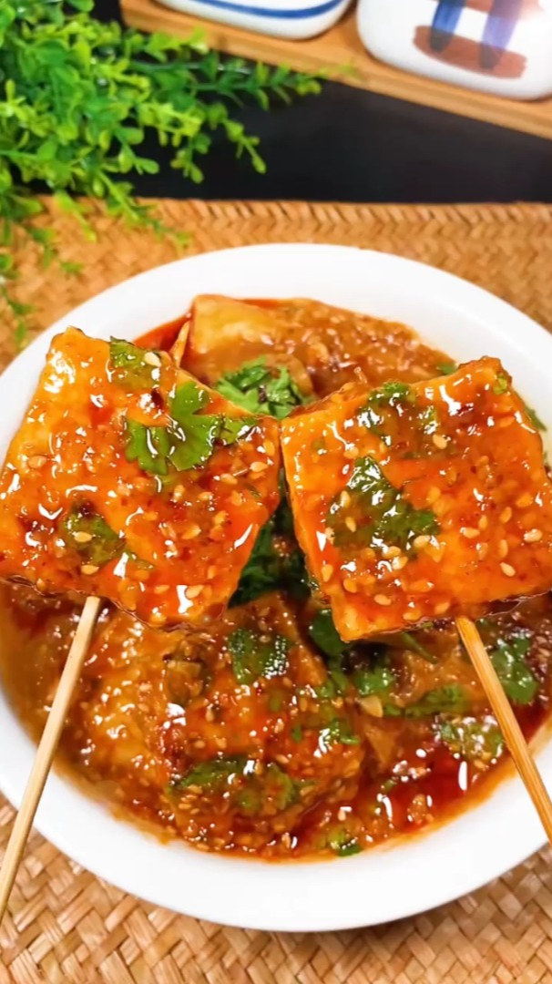 想吃小吃街的浇汁豆腐,不用出去吃啦,自己在家做