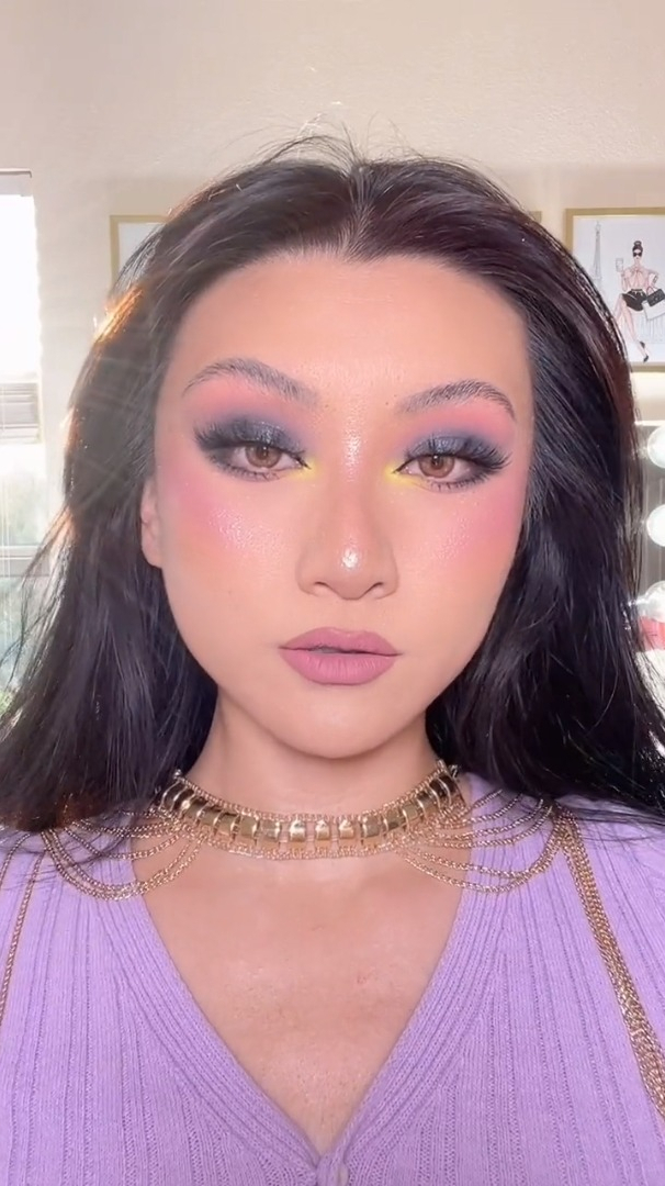 假如纷争女神厄里斯在现代那么妆容会是这样子滴