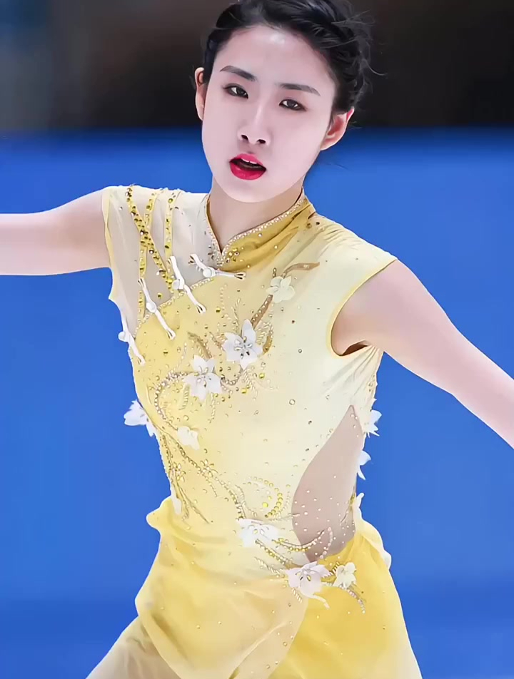 中国花样滑冰美少女陈虹伊生的倾国倾城美貌与才艺并存