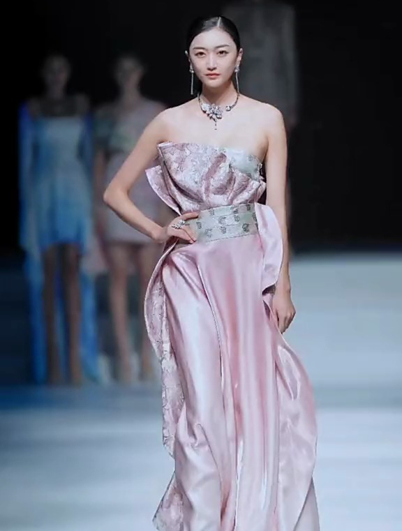 珠宝走秀,模特姜贝贝1