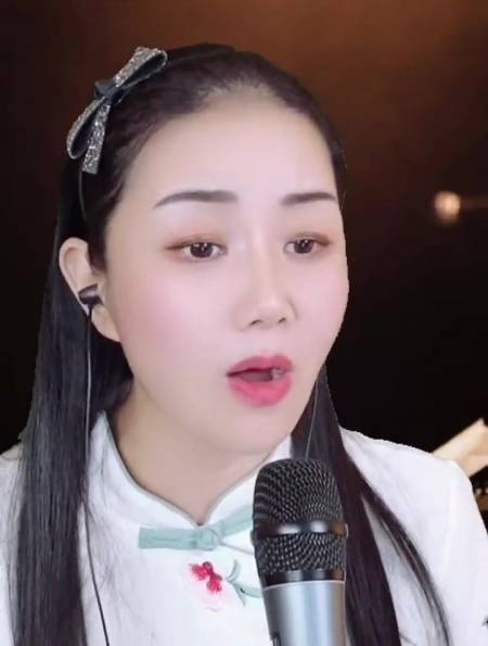 歌手王馨演唱《爱的最后只剩孤单》欢迎大家观看-度小视