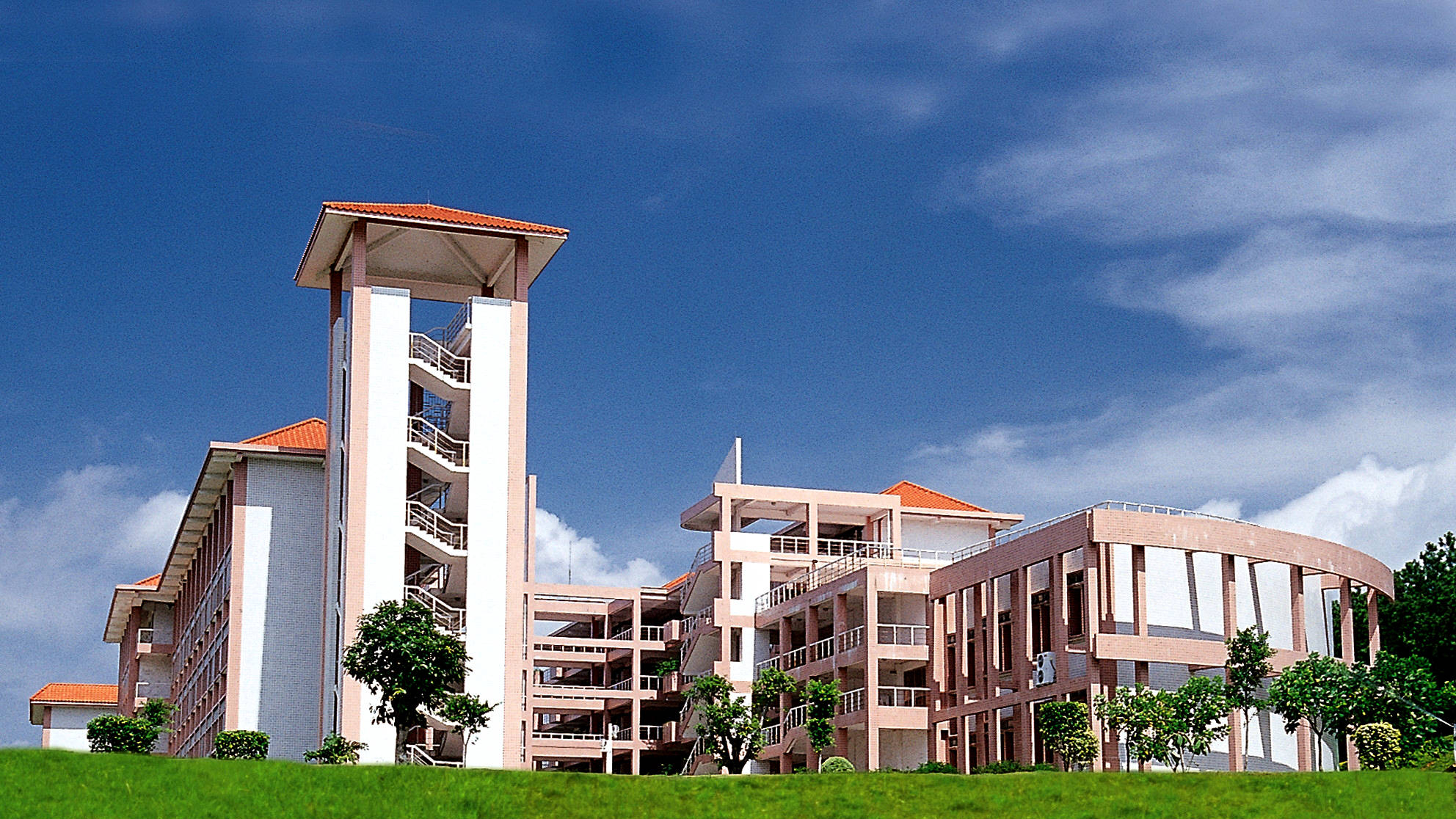 广东财经大学为什么是二本?