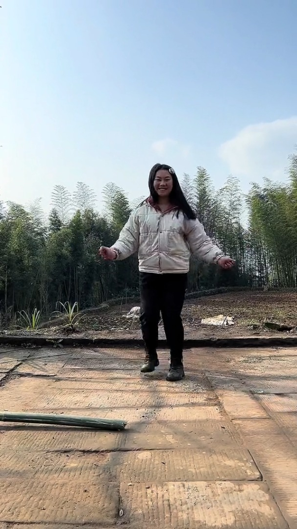 洪霞妹儿11.2号中午12点雅鹿女装 新年快乐