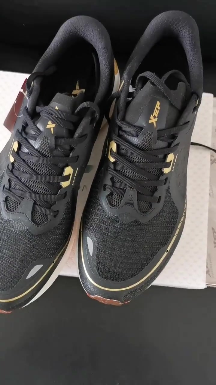 原声开箱特步260黑色款,很少见到哦