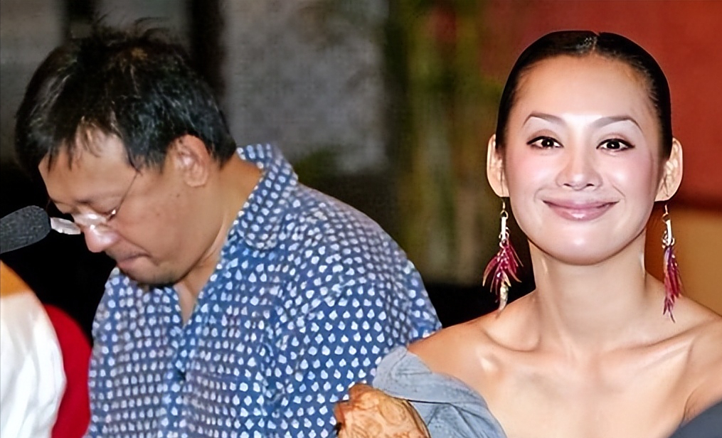 "我连美国绿卡都没有"宁静的国籍受到人太多质疑,最终无奈地在镜头前