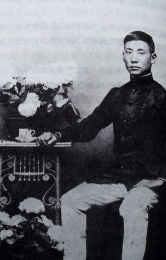 文化不高的龙云怎样当上了云南王前后两位夫人都是名门才女