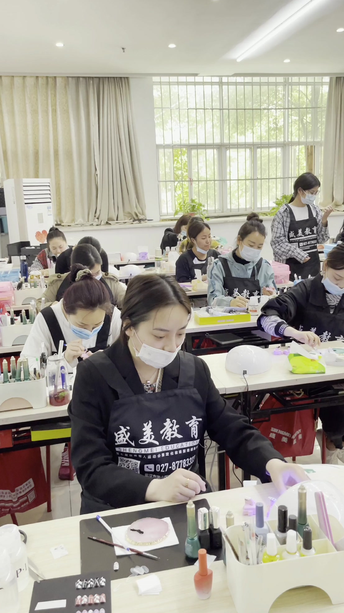 武汉学美甲需要多少钱,盛美职业培训学校美甲课堂花絮分享