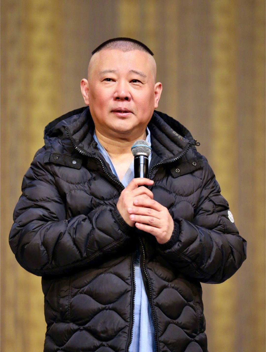 杨进明杨议的搭档,拜侯耀文为师成郭德纲师弟,68岁加入德云社2-度小视