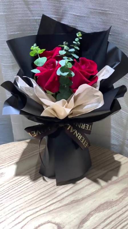七夕情人节礼物三朵红玫瑰包装教程