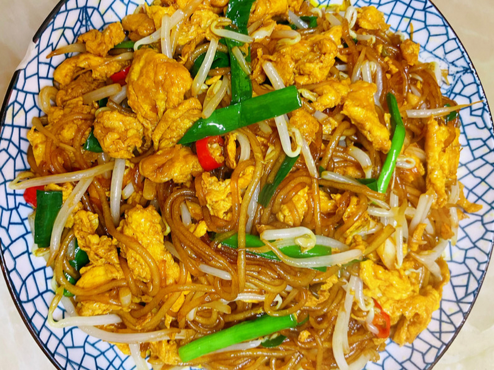 炒合菜是一道常见的家常菜,可荤可素,可以用鸡蛋