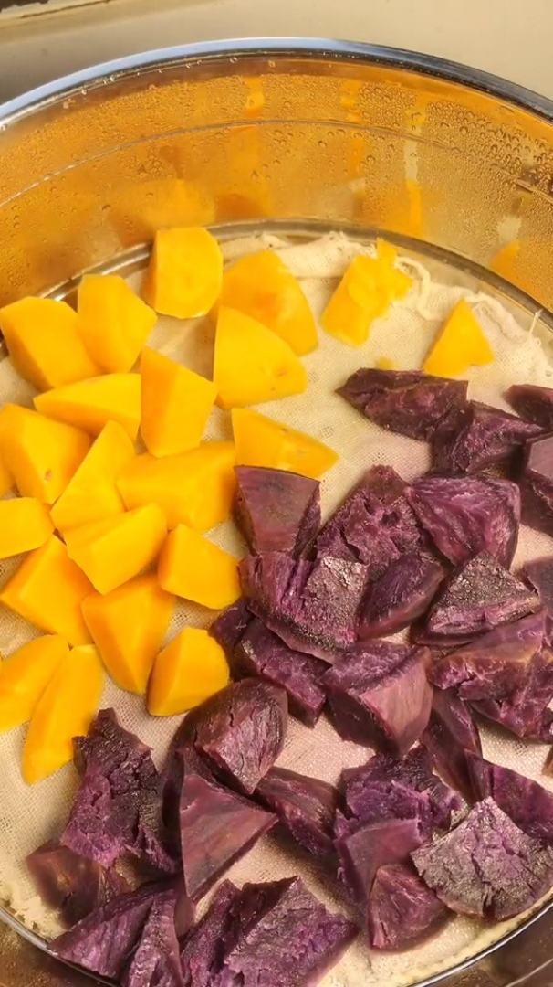 两根紫薯做了一大盘西米薯球,颜值高,营养好