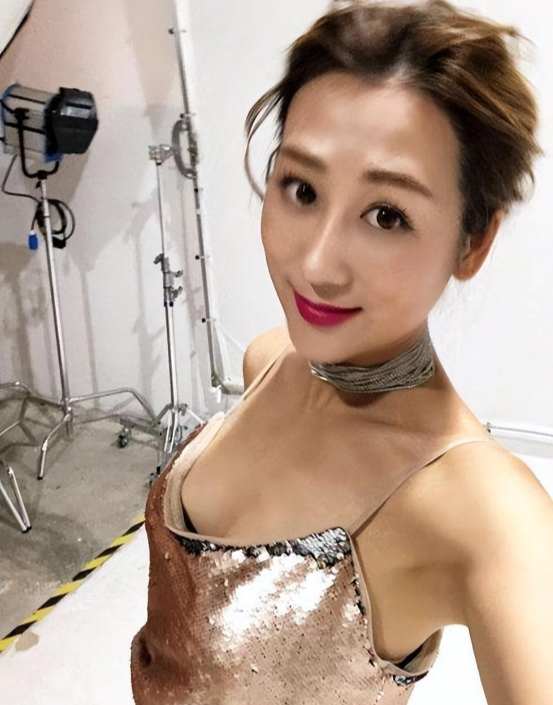 蒋丽莎:5年4胎从来不坐月子,如今38岁的她,老过54岁的丈夫