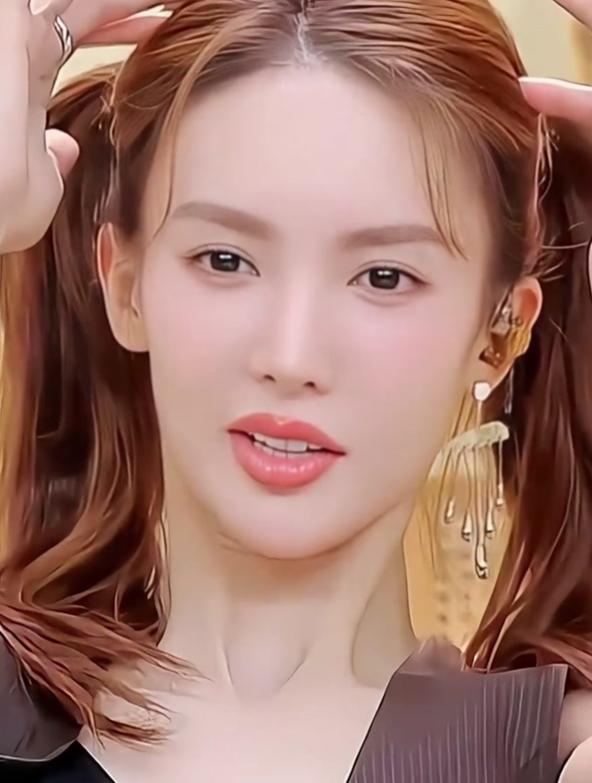 金晨眼神会拉丝,优雅与性感并存的北舞校花,就喜欢这股子洒脱劲