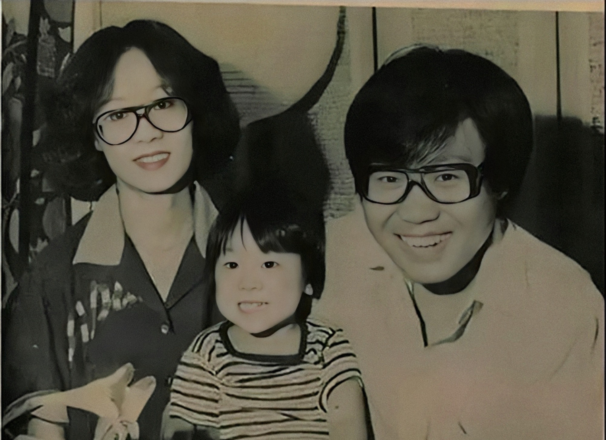 看到赵英男无耻的嘴脸,尹汝贞又恶心又愤怒.