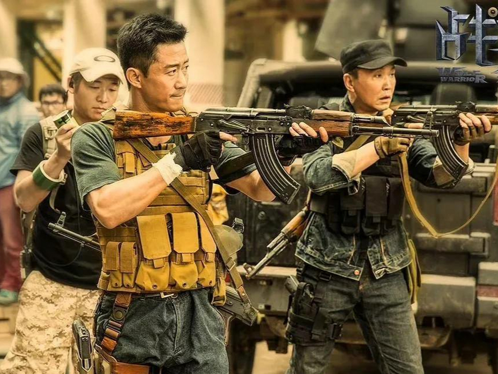 吴京主演的电影《战狼2》还创下了国产电影最高票房纪录,《长津湖》