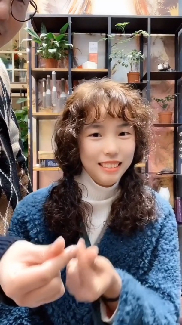 羊毛卷一定要扎羊角辫儿才能好看哦