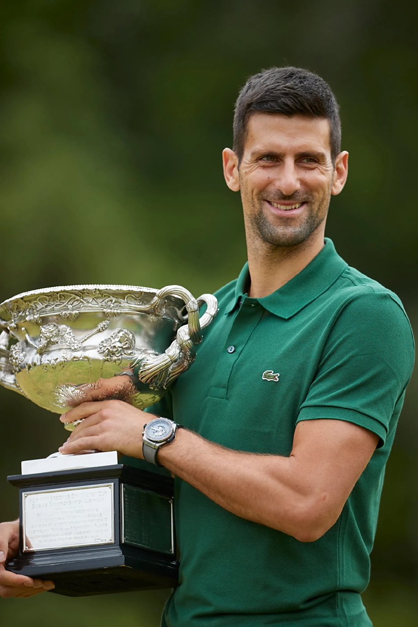 目前看德约科维奇肯定是最好的网球运动员.