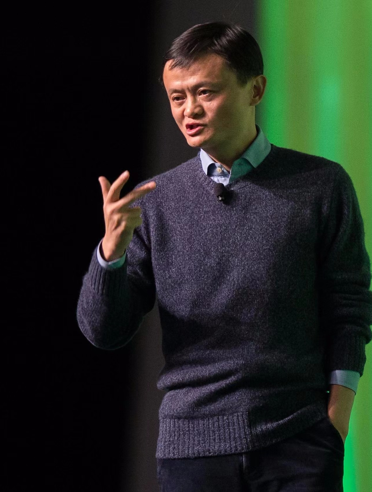 马云:男性爱不懂装懂,而女性则爱懂装不懂-度小视