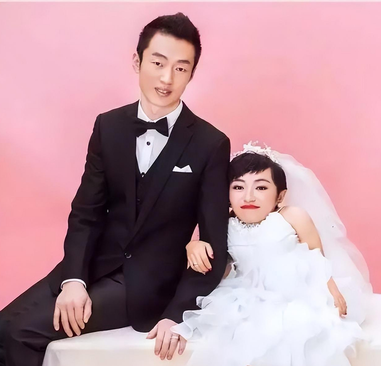 身高80厘米,连嫁两任帅老公,还拼死生娃  河南女子李喜梅的一生充满了