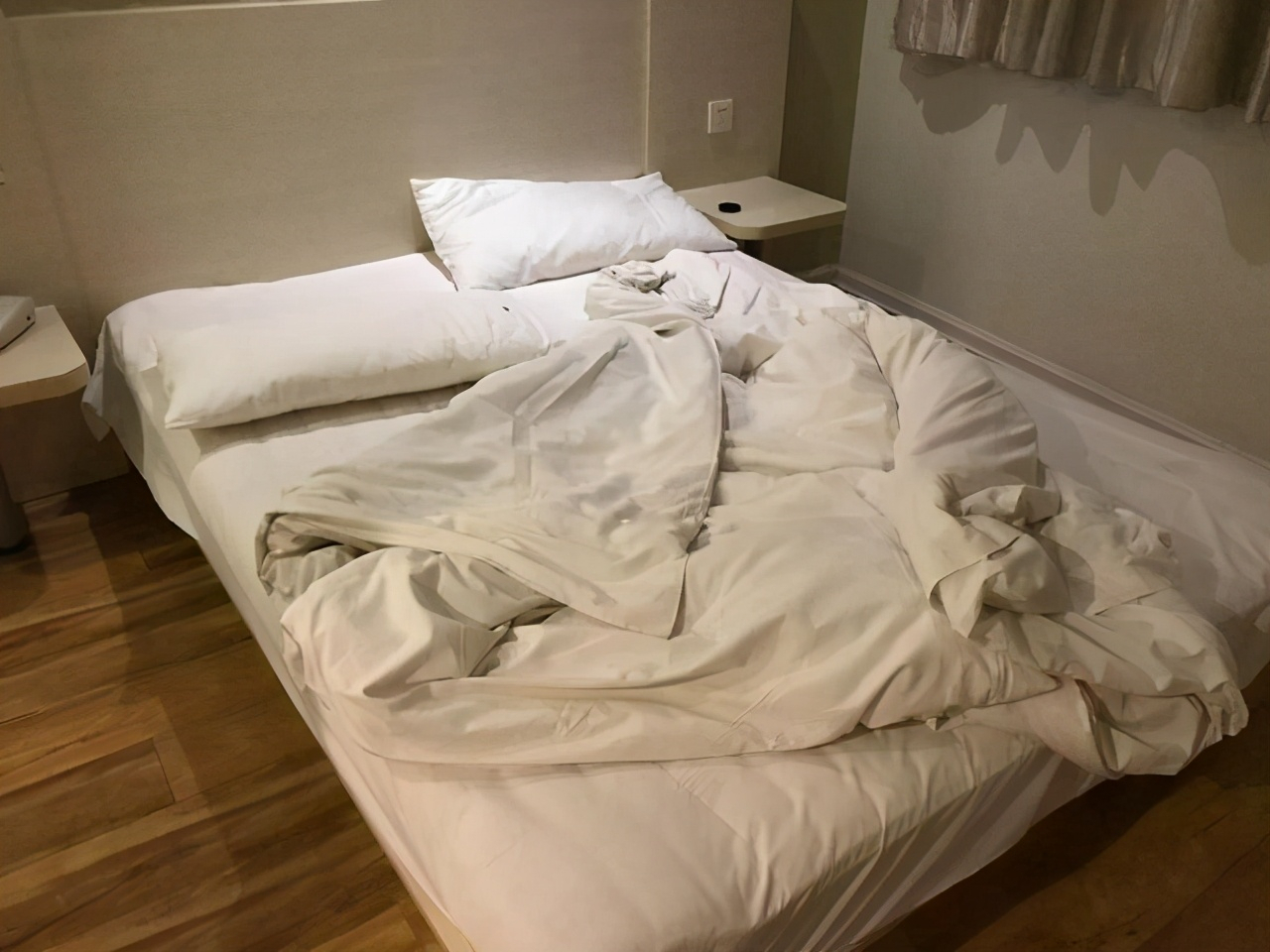 出差旅游住酒店,有经验女人会带"这3样",安全又避免尴尬