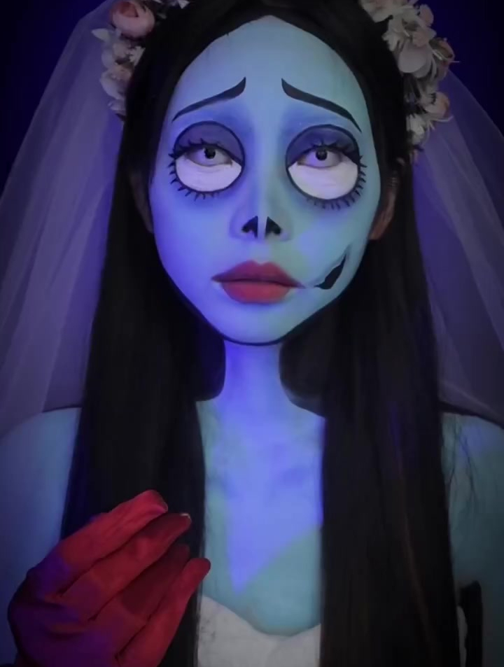 彩绘仿妆:"僵尸新娘 "