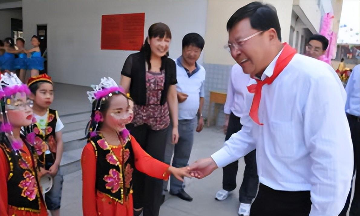 2017年贪官赵红专落网,贪污2491万,曾在澳洲找小姐学英语被抓