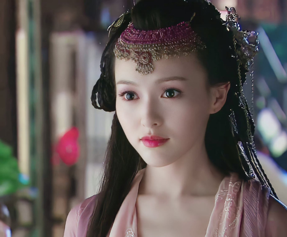 唐嫣旧照被高中同学曝光,被吐槽没同学好看,整没整容一目了然