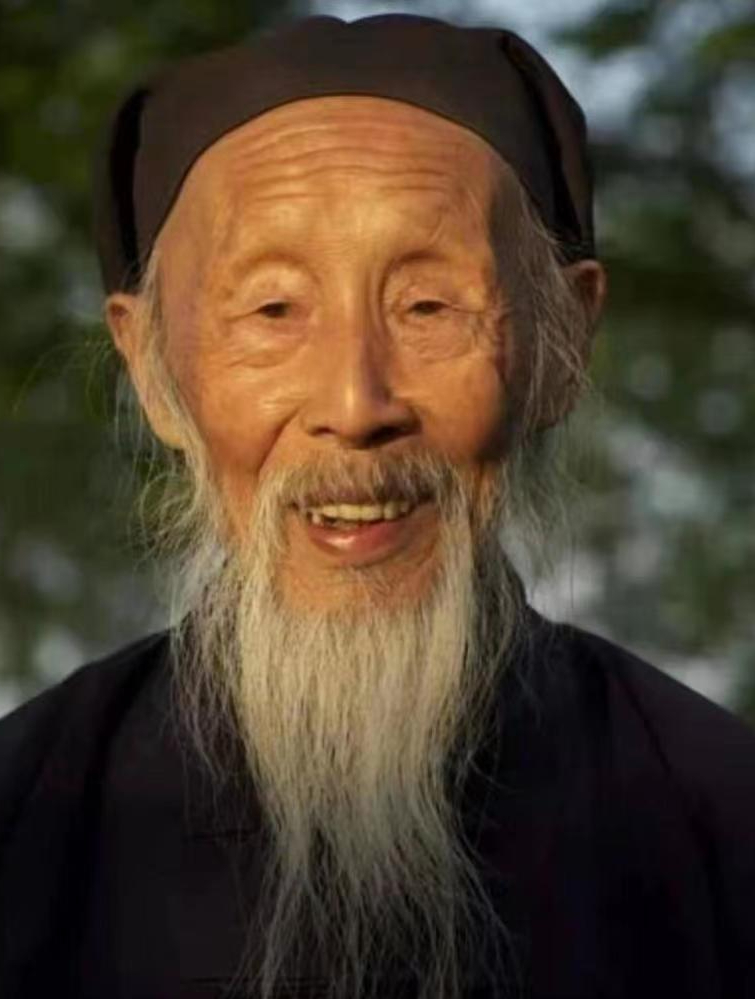 104岁张至顺道长:神不离身,后天形成,想修道先摒弃所有杂念