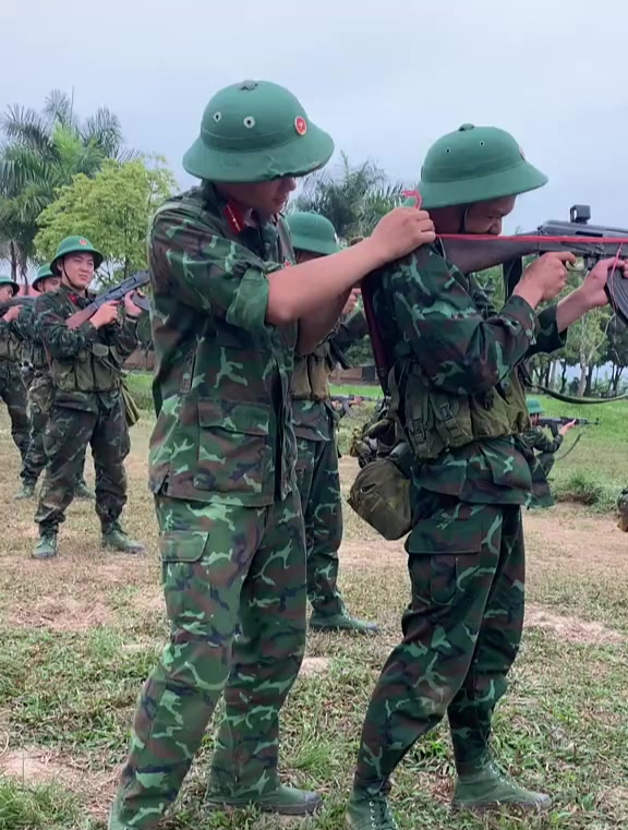 越南军队训练真是看不懂,这是什么操作